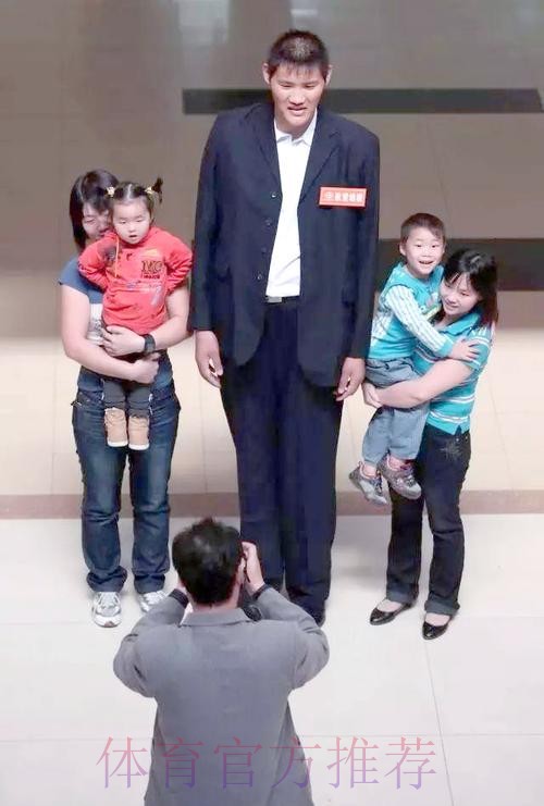 身高2米46，号称姚明接班人！中国第一巨人赵亮为何没打CBA？